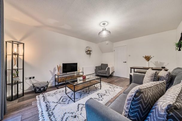 2 bedroom end of terrace house to rent - Photo 1