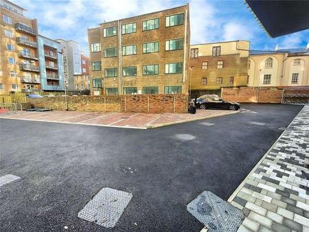 The Hive, Castle Street, Luton, Bedfordshire, LU1 - Photo 4