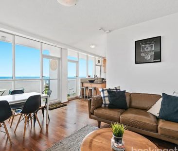 Super-sized, light-filled one-bedder with uninterrupted bay views - Photo 6