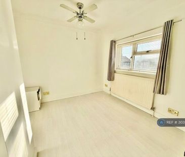3 bedroom terraced house to rent - Photo 6