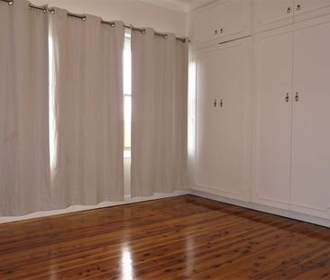 Three bedroom home with family yard - Photo 1