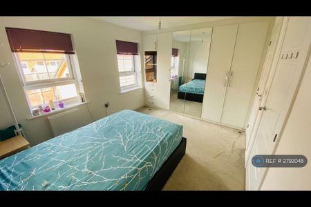 3 bedroom semi-detached house to rent - Photo 5