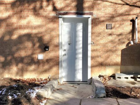 For Lease - 47 Lowe Boulevard, Newmarket, Ontario - Photo 3