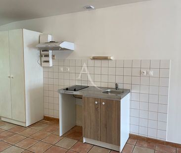 Location Appartement 2 pièces 47m² FONTENAY LE COMTE 85200 - Photo 3