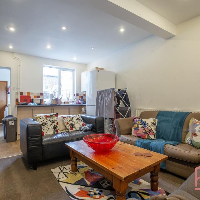 1 bedroom in a house share to rent - Photo 1