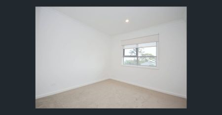 BRIGHT TOWNHOUSE - Photo 3