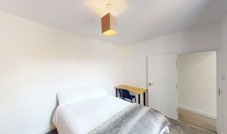 Spacious 7-Bedroom Student House with New Kitchen, 3 Bathrooms, and Large Garden - Photo 3
