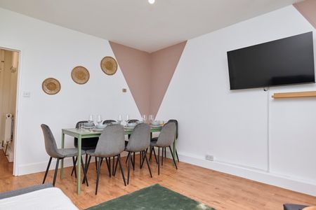 4 Bed Flat, Pembroke House, W2 - Photo 3