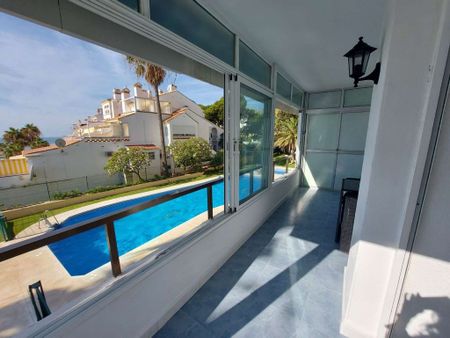 3 room luxury Flat for rent in Benalmádena, Spain - Photo 3