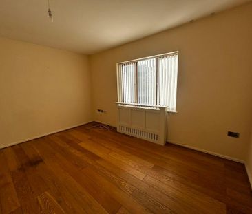 Queens Court, Neath - Photo 5