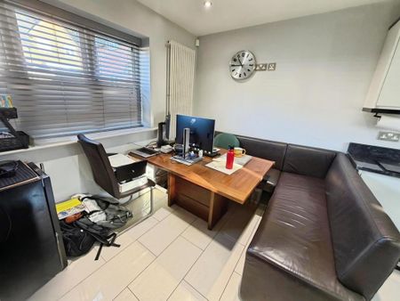 3 bedroom detached house to rent - Photo 2