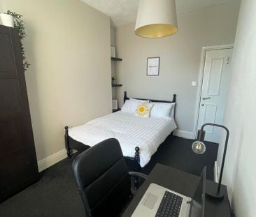 6 bedroom terraced house to rent - Photo 3