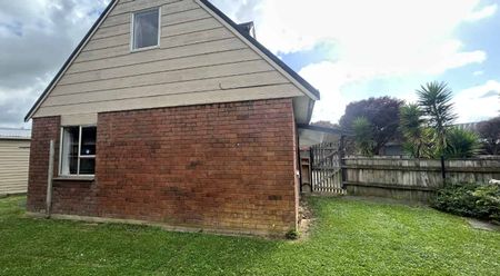 Tidy Family Home - Photo 3