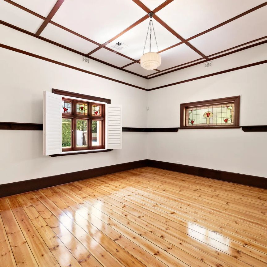 Grand and elegant haven in a prized pocket of Hawthorn - Photo 1