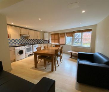 5 bedroom semi-detached house to rent - Photo 2