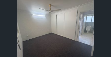 Convenient & Low-Maintenance Unit + Pool in Prime Rosslea Location! - Photo 5