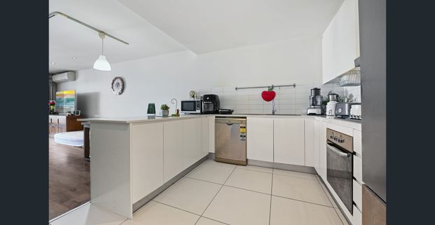 Modern 2-Bedroom Unit in Prime Rockdale Location. - Photo 1