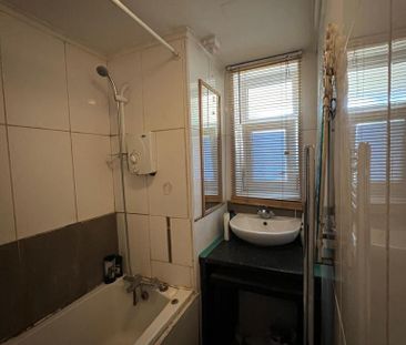 1 bedroom in a flat share to rent - Photo 6