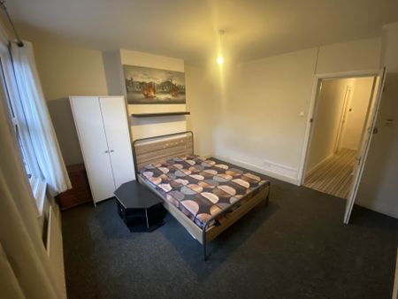 Price £1,650 pcm - Available Now - Unfurnished - Photo 3