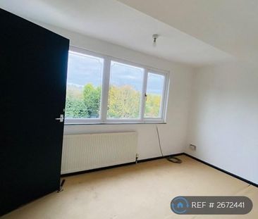 3 bedroom end of terrace house to rent - Photo 3