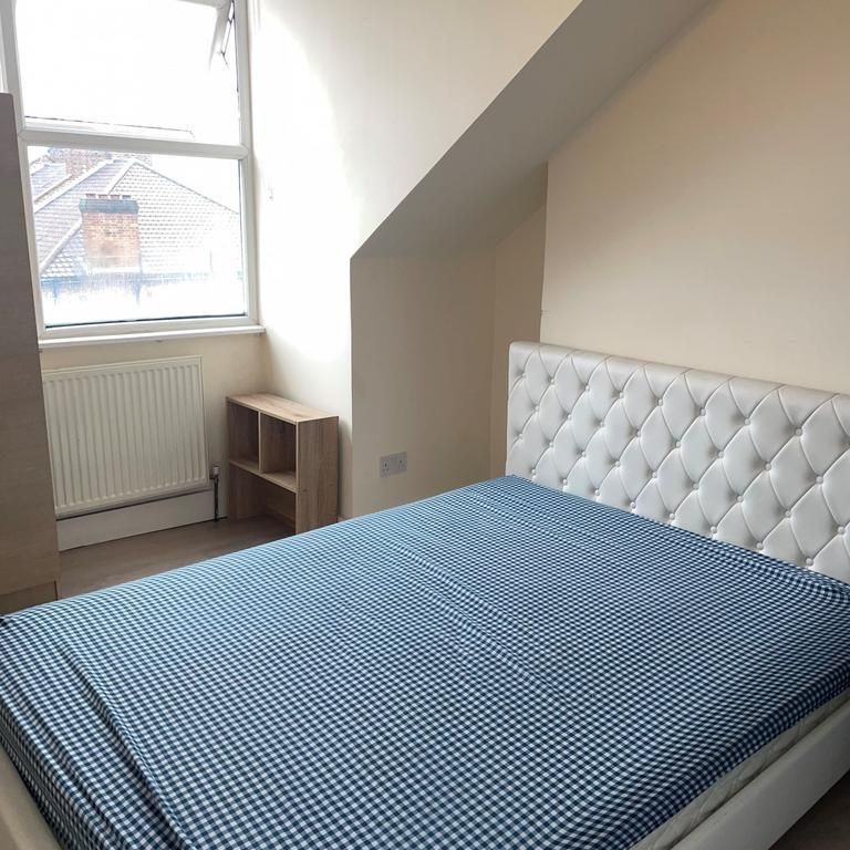 1 bedroom in a house share to rent - Photo 1