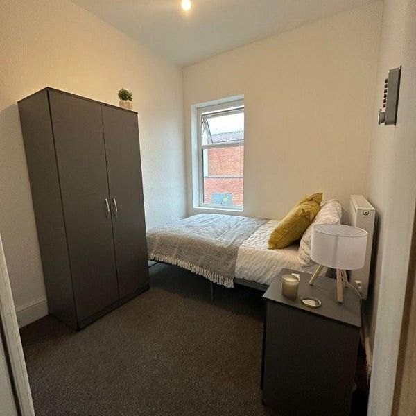 1 bedroom in a house share to rent - Photo 1