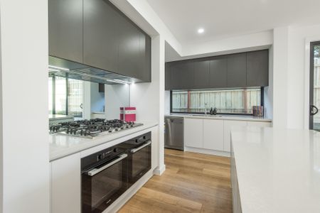 16A Louise Street, Brighton East VIC 3187 - Townhouse For Rent | Domain - Photo 3