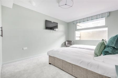 3 bedroom flat in 51 Parkgate Road - Photo 3