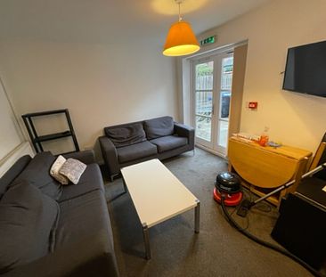7 Bed Student Accommodation - Photo 5