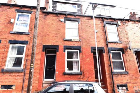 3 bedroom House in Burley Lodge Terrace, Leeds - Photo 2