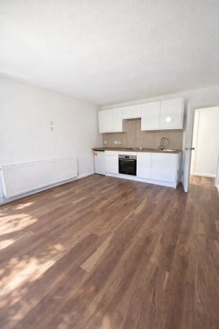 3 Bed Flat, Willesden Lane, NW2 - Photo 3