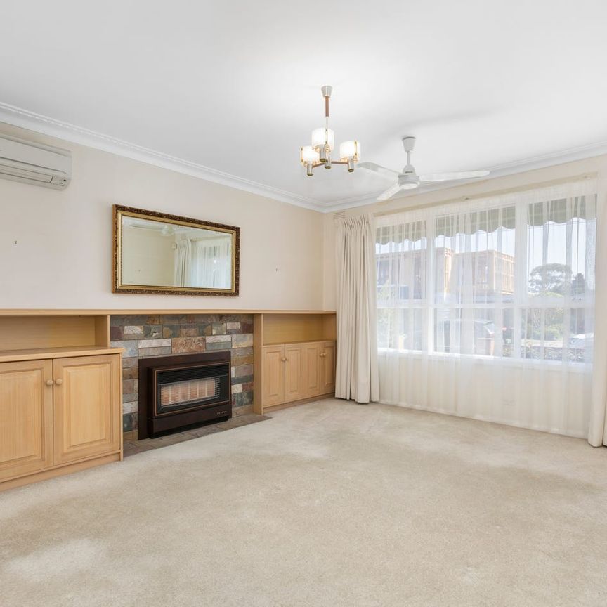 AMAZING FAMILY HOME! - Photo 1