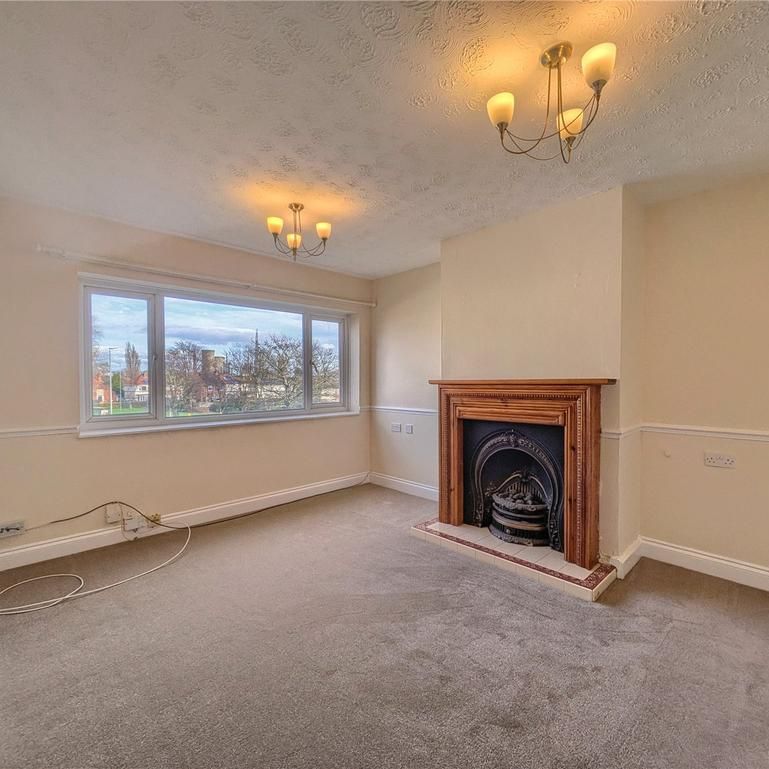 3 bedroom flat to rent - Photo 1