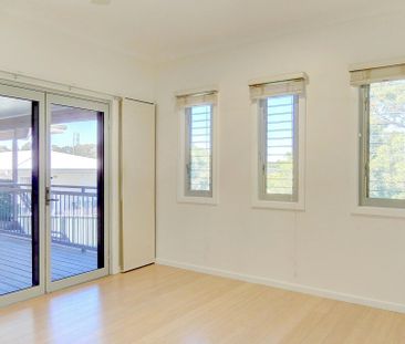 Spacious 4 Bedroom In Sought After Location - Photo 2