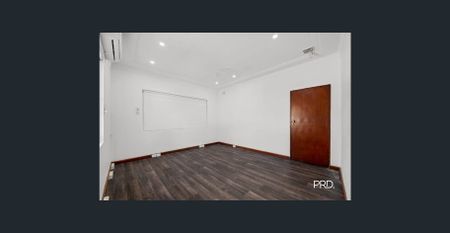 Three bedroom home with air conditioning in the heart of Penrith CBD - Photo 3