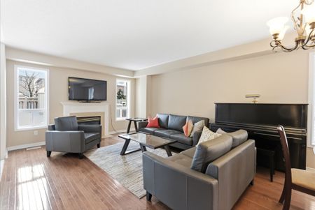 For Lease - 42 Russell Barton Lane, Uxbridge, Ontario - Photo 3