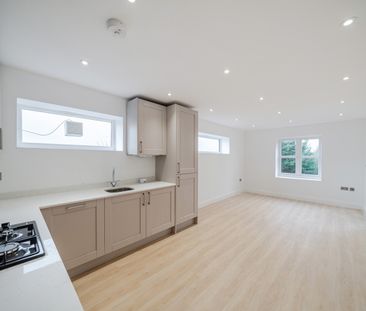 1 Bed Flat, West Hill, CR2 - Photo 6