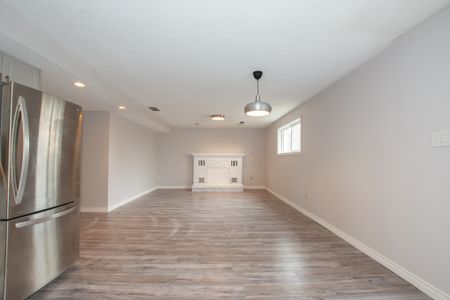 27 Rollins Dr, Welland - 2 Bedroom Lower Unit - Photo 5