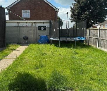 3 bedroom terraced house to rent - Photo 5