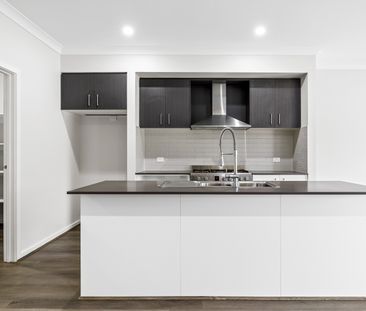 7 Kirkham Drive, Thornhill Park VIC 3335 - House For Rent | Domain - Photo 2