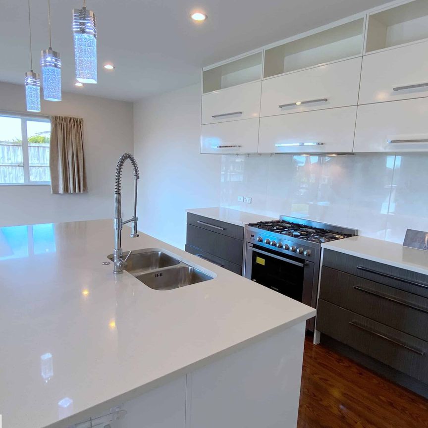 5 Bedrooms 3 Bathrooms on Metcalfe Road - Photo 1