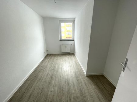 Charmante 3-Zimmer-Etagenwohnung in Wolfsburg  64 m² mit Dusche und Klick-Vinylboden - Photo 2