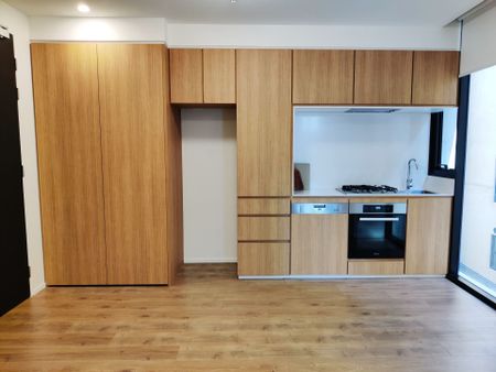 Stylish Apartment Living on Flinders Street - Photo 3