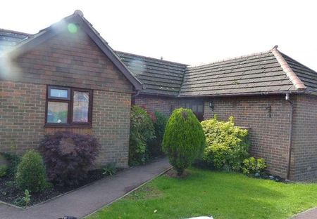 Parkside ( Retirement Bungalow), Alexandra Road, Heathfield, East Sussex, TN21 - Photo 3