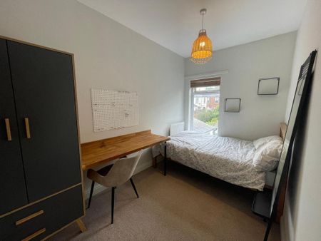 4 bedroom terraced house to rent - Photo 3