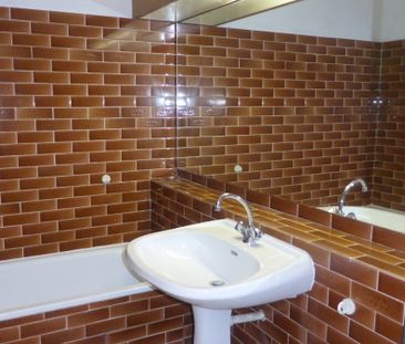 F2 de 35 m². Cuisine équipée américaine. - Photo 4