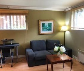 Grand 3 1/2 meublé et équipé (tout inclus) - Photo 2