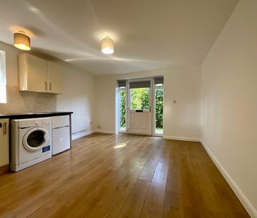 2 bedroom Ground Floor Flat to let - Photo 2