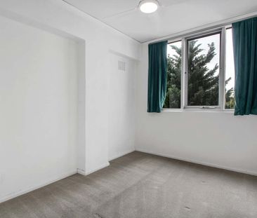 Bright 2-Bedroom Apartment with Parking in the Heart of Glebe - Photo 2