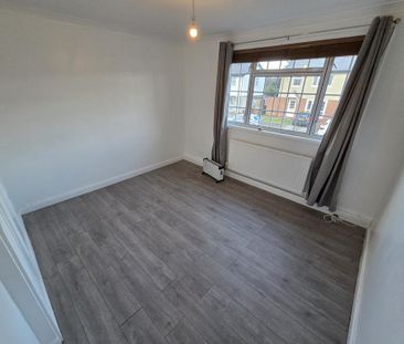 4 bedroom semi-detached house to rent - Photo 6